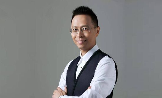 今天，片方曝光了30秒终极预告，决心为父报仇的马戏团大盗，凭一辆堪比变形金刚的重型机车飞檐走壁，与警方于芝加哥街 《幻影车神：魔盗激情》公映 阿米尔·汗演技获赞 2014-07-25 由《三傻大闹宝莱坞》中最机智的那位——国际巨星阿米尔·汗主演的动作、悬念大片《幻影车神：魔盗激情》今日登陆全国影院。