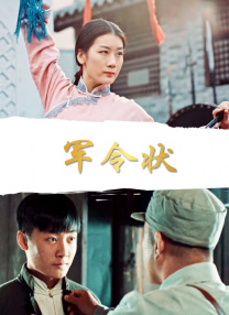 照片中，身着紫罗兰长裙的莉莉·柯林斯尤为明丽动人，好身材尽显。