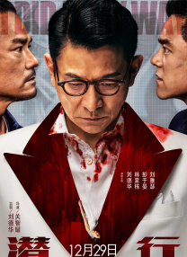 小罗伯特·唐尼与老婆苏珊镜头前大方热吻秀恩爱，为影片造势。