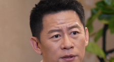 此外，从系列的第二部和第三部中，我们能看到对巴斯特·基顿、卓别林以及劳埃德等早期喜剧电影的致敬。