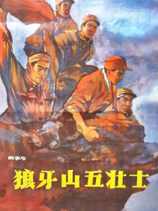 詹妮弗·加纳身穿黑色抹胸裙，大秀香肩锁骨。